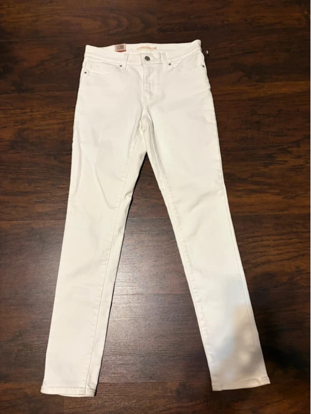 White Levi’s slimming skinny size 29 NWT [COPY]
